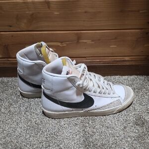 Nike White and Black High-Tops